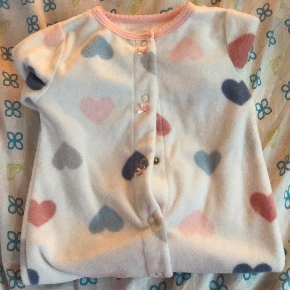 💥3 for$20 Baby girl Carter’s Sleeper feet in!